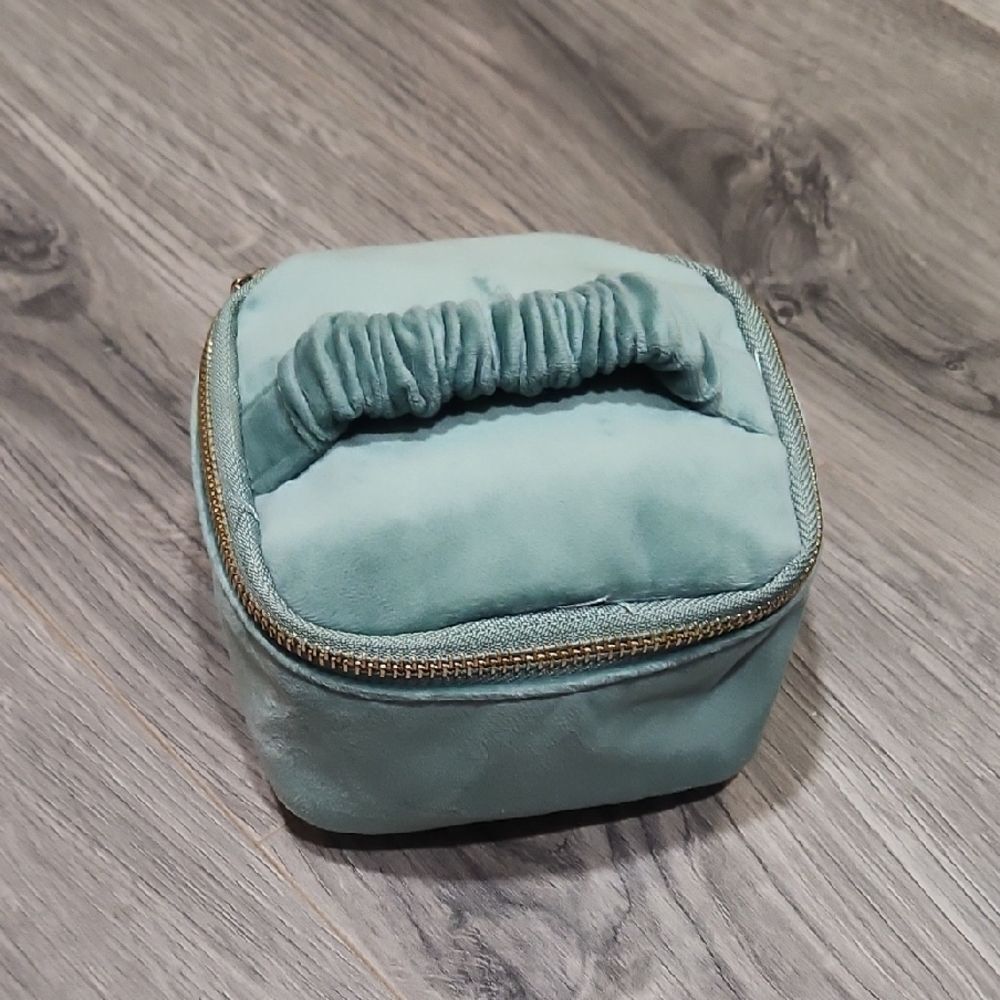 Crushed Velvet Turquoise Travel Jewelry Case